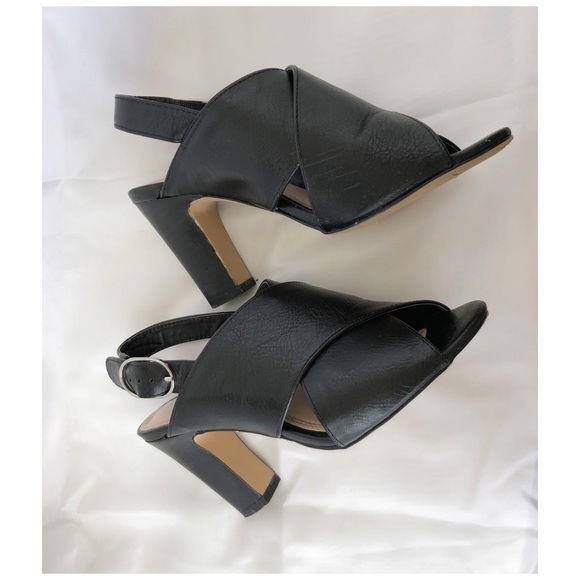 Kelly And Katie ♥️ Astalia Sandals - Picture 4 of 10